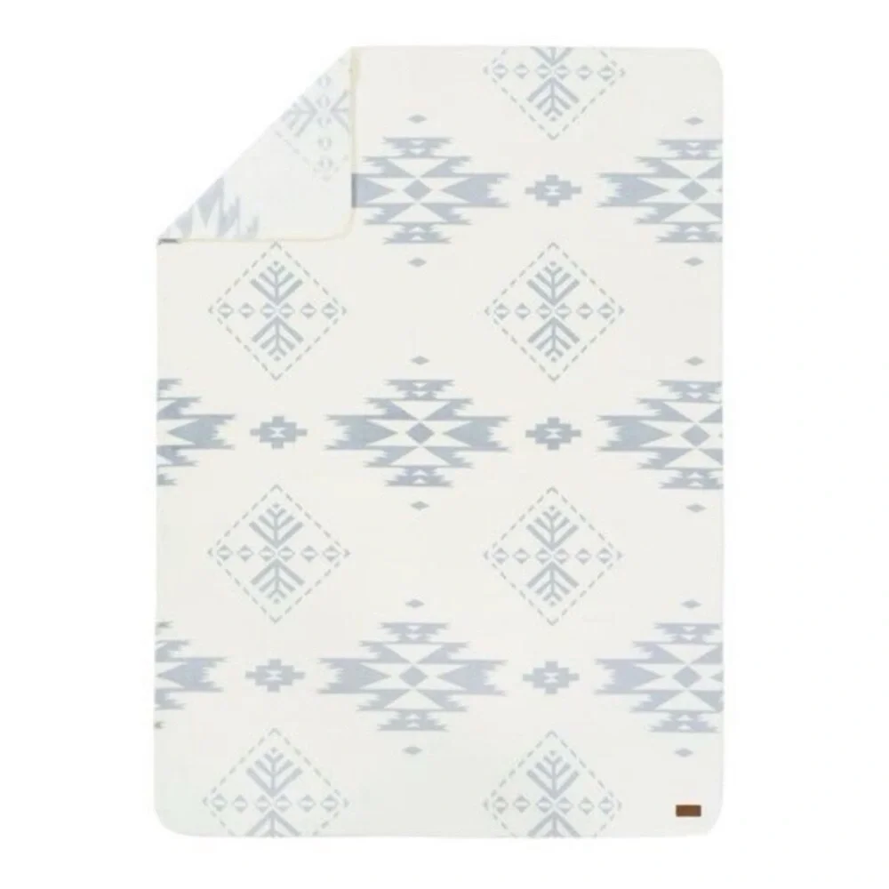 Pendleton Plush Throw Blanket 50X70 - Picture 2 of 6